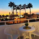 Island Village Sunset By Deihu Experiences Appartamento